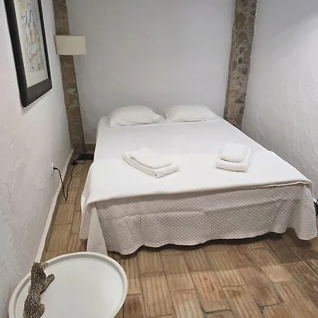 Golden Village * Estômbar